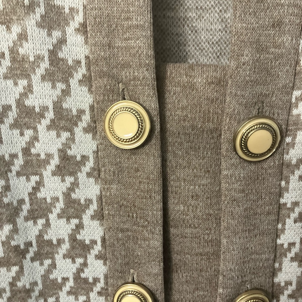 Leslie Fay Women's Tan Houndstooth Sweater - Picture 3 of 16